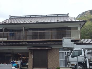 オニを綺麗に・・・屋根塗装
