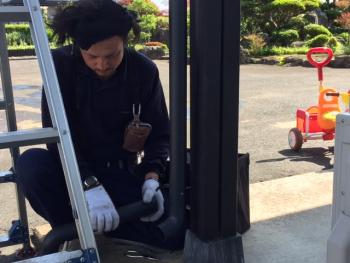 雨樋工事・・・ふまれちゃった