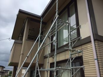 硝子工事にも足場は必要