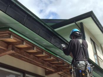 今日は工事日より・・・外装、雨樋工事