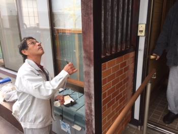 玄関前の飾り格子