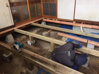 外は-11度を記録・・・床工事