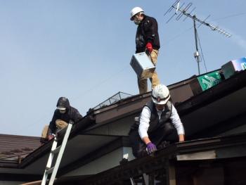 屋根塗装工事中！