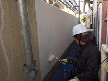 擁壁塗装着々