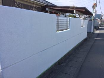 壁の塗装には訳がある・・・擁壁下地処理