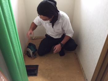 外装事業部・・・プラスでトイレ工事