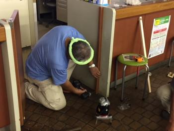 外装の塗り替えだけではありません。　建具工事