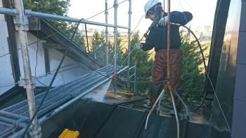 外装事業部　平葺き屋根の塗装工事