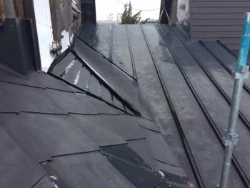 外装事業部　下塗り（平葺き屋根）