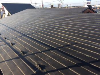 屋根塗装と板金工事始まります。