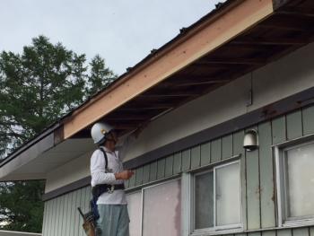 屋根修繕と外装張替えの工事がはじまりました。