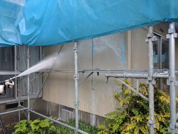 塗り替えの前に洗浄で綺麗にします。バイオ洗浄
