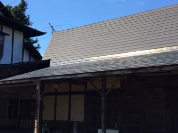 小屋の屋根塗装で現調してます。