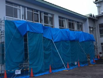 外部の養生　施設の工事