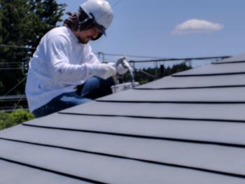 屋根が白くなってきたら・・・屋根塗装工事