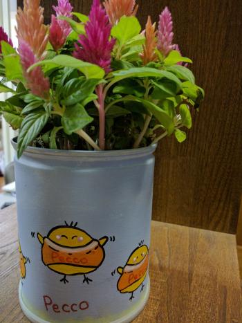 事務所に彩りを