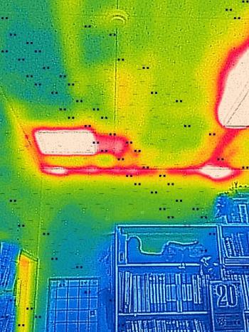 サーモカメラで断熱欠損が見える